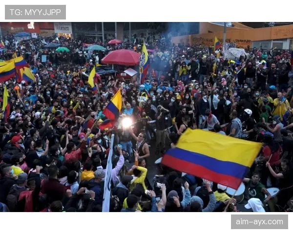 谢联球迷集体抗议呼吁改革，强势声援引发广泛关注